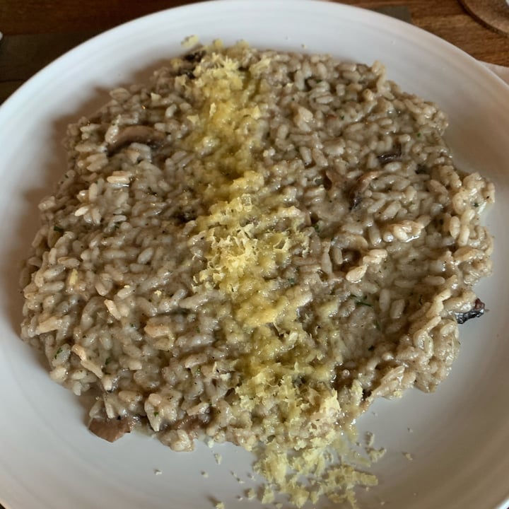 photo of L'Osteria Pizza e Cucina Risotto Ai Funghi - Vegan Option shared by @vittoria2022 on  28 Mar 2022 - review