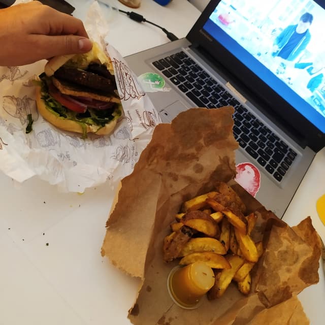 Photo of the dish “Hamburguesa de falafel”