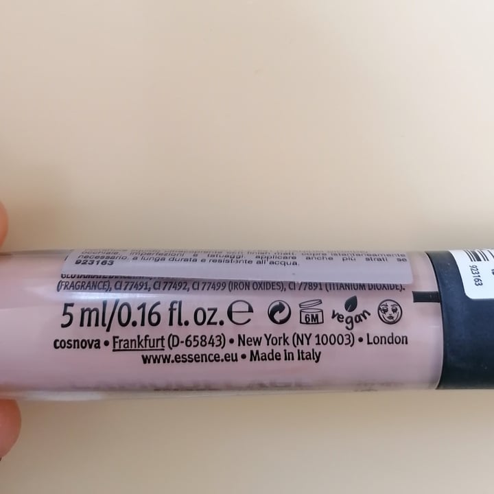 photo of Essence  Camouflage Matt Concealer 10 Light Rose shared by @giadacstllcc on  16 Apr 2022 - review