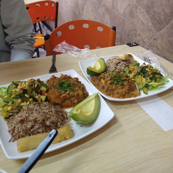review photo of Veggie Paprika Rice Restaurante vegetariano Almuerzo Corriente:Goulach Vegano+Verduras Salteadas En Aceite De Ajonjolí+Arroz Integral shared by @mayigreen on 01 Feb 2021 - review