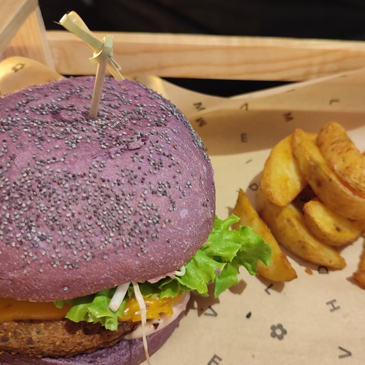 photo of Flower Burger Flower Burger shared by @guancine on  25 Apr 2022 - review