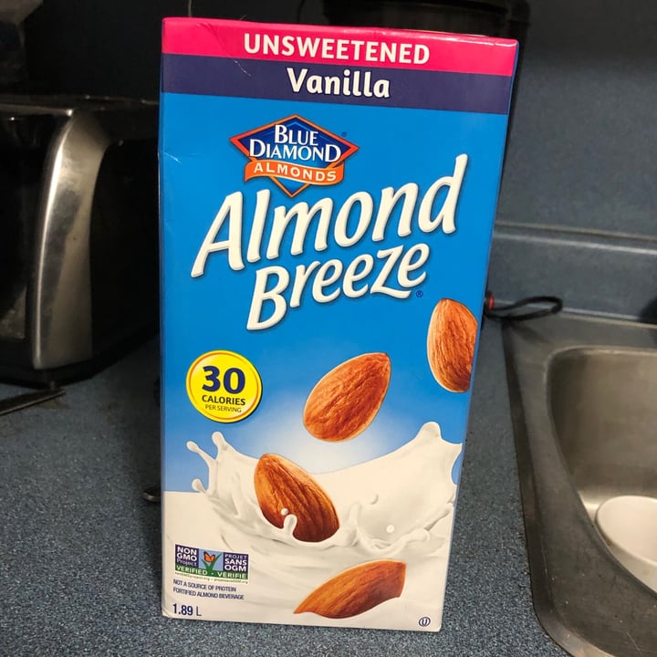 photo of Blue Diamond Almond milk unsweetened vanilla shared by @wandamac09 on  17 Jun 2021 - review