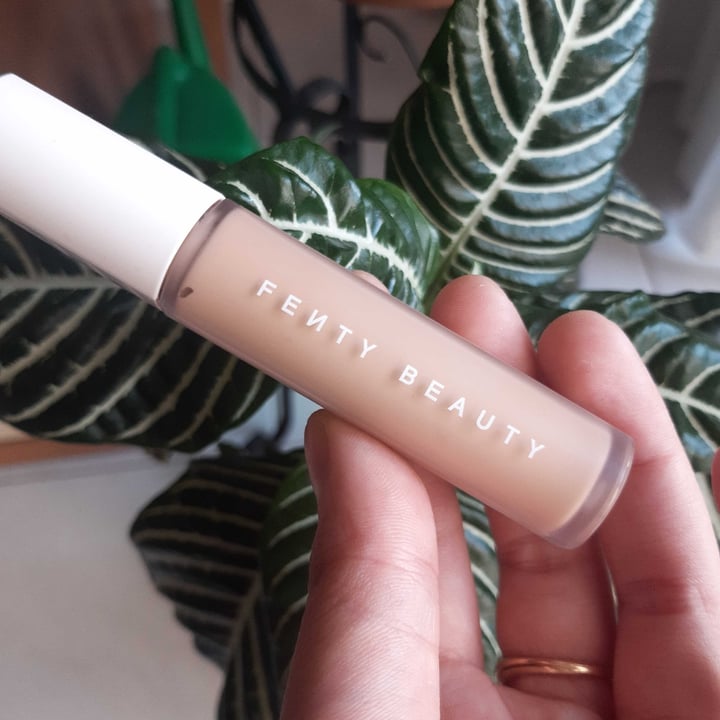 photo of Fenty Beauty Pro Filt'r Instant Retouch Concealer shared by @simomerak on  30 Aug 2021 - review