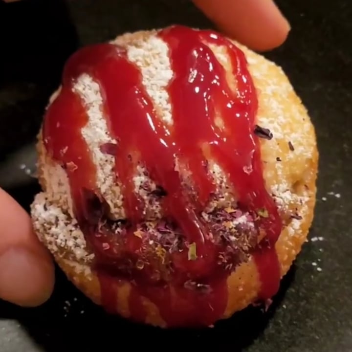 review photo of Altatto versione vegan bao farcito con crema di noci e topping mirtillo rosso shared by @vitadasani on 02 Jun 2022 - review
