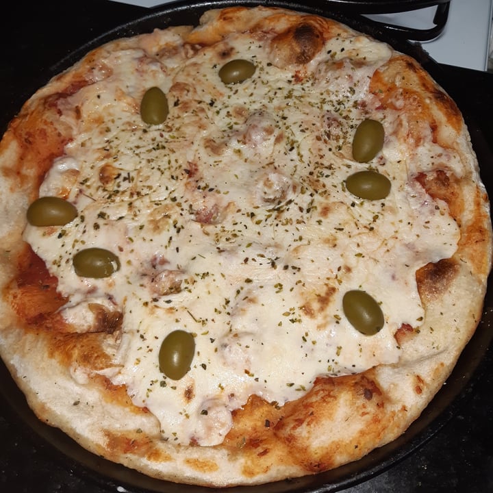 review photo of Olivia Empanadas & Pizzas - Avellaneda Pizza VEGANA con Muzzarella de Almendras shared by @sweetmila on 17 Oct 2020 - review