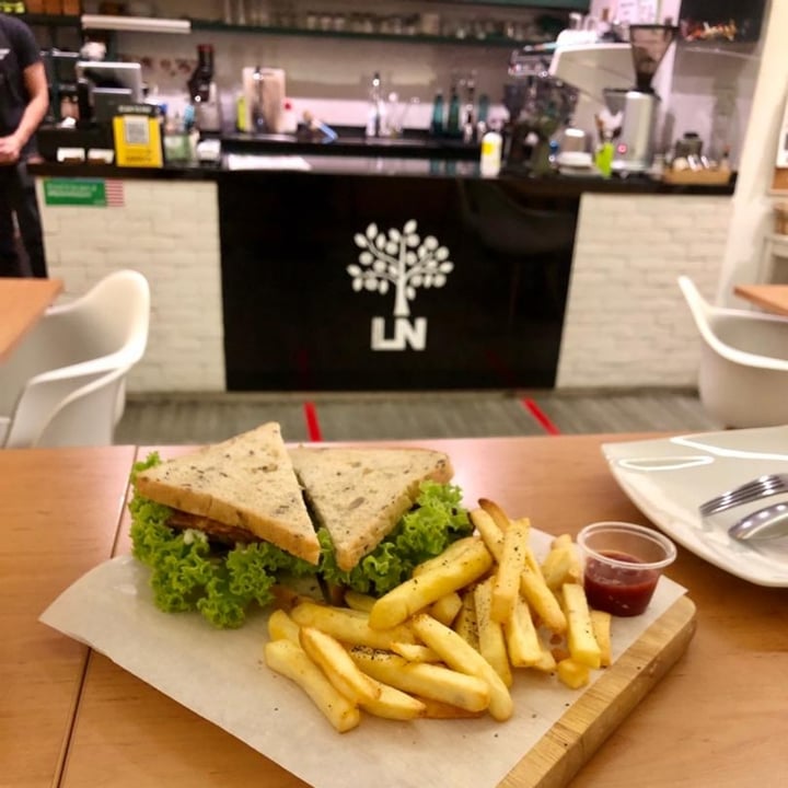 photo of LN FORTUNATE COFFEE MALAYSIA 幸福咖啡 Grilled tempeh sandwich shared by @moralcompassion4all on  12 Jun 2020 - review