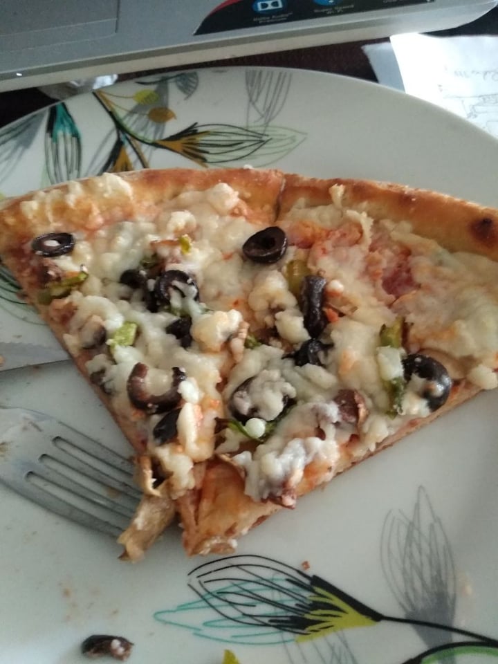 photo of Papa John's The Vegan Royal shared by @omarchelechg on  12 Apr 2020 - review