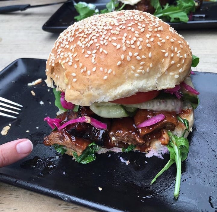photo of Hudsons The Burger Joint (Green Point) The One Burger shared by @bonapetaste on  04 Jan 2020 - review