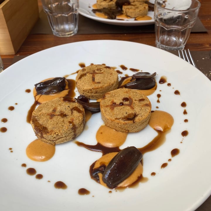 photo of Osteria Caffè Monte Baldo Chickpea mini burgers with paprika veg Mayo on caramelised shallot shared by @aeseas on  25 Aug 2021 - review