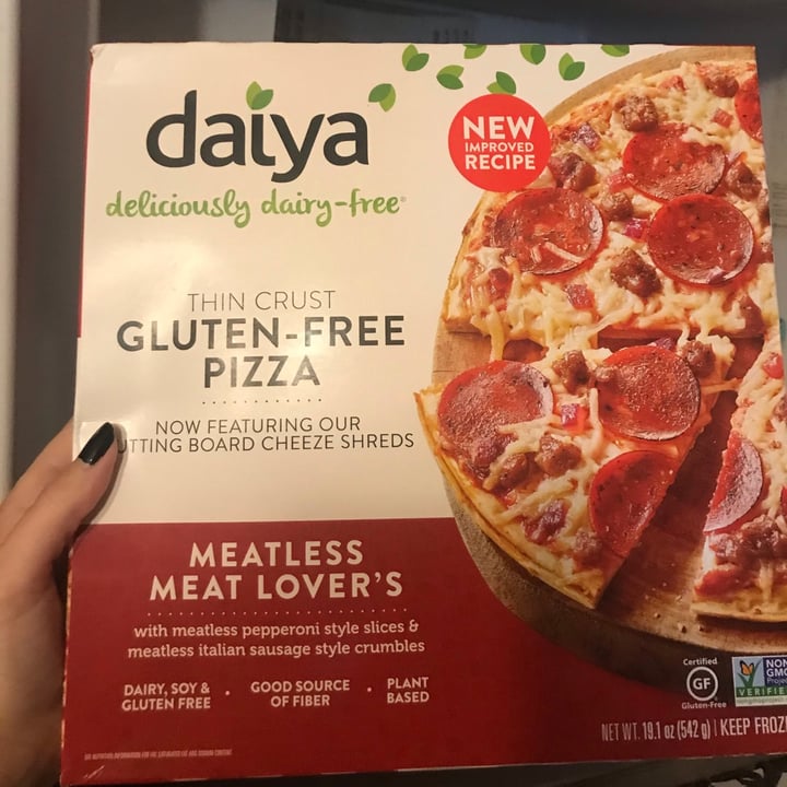 photo of Daiya Gluten-free Pizza Meatless Pepperoni Style shared by @angiec463 on  25 Aug 2021 - review