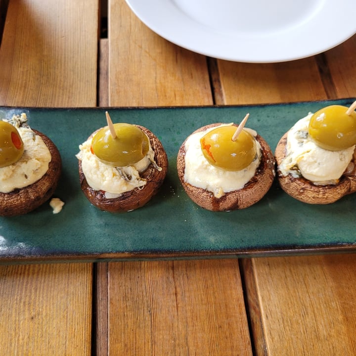 review photo of Eve Olive Stuffed Mushrooms shared by @smashy on 24 Aug 2022 - review