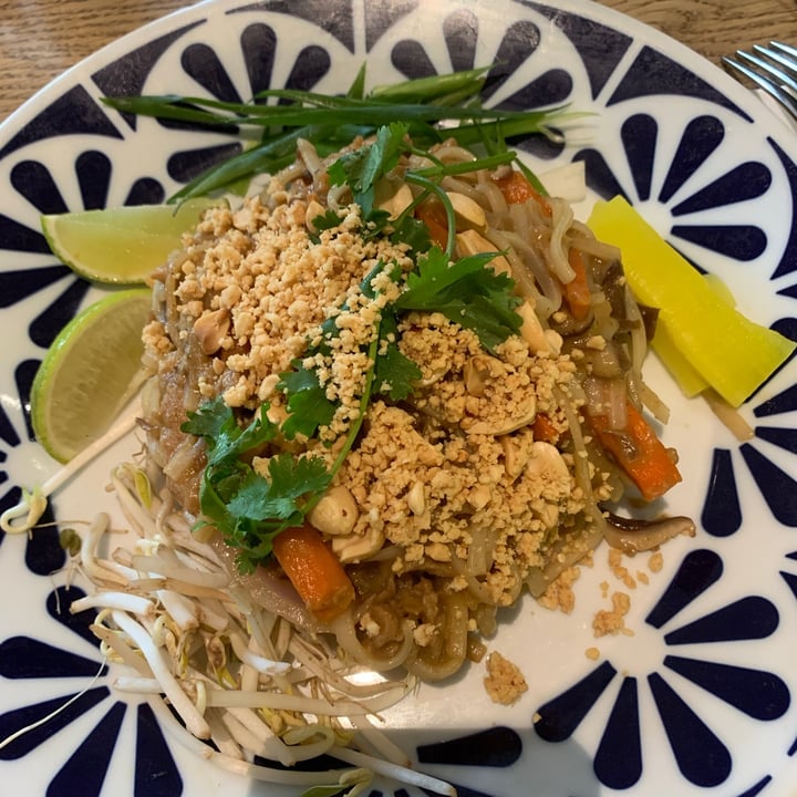 review photo of Flax&Kale Pad thai de 'pollo' shared by @platanoconpan on 18 Jul 2021 - review
