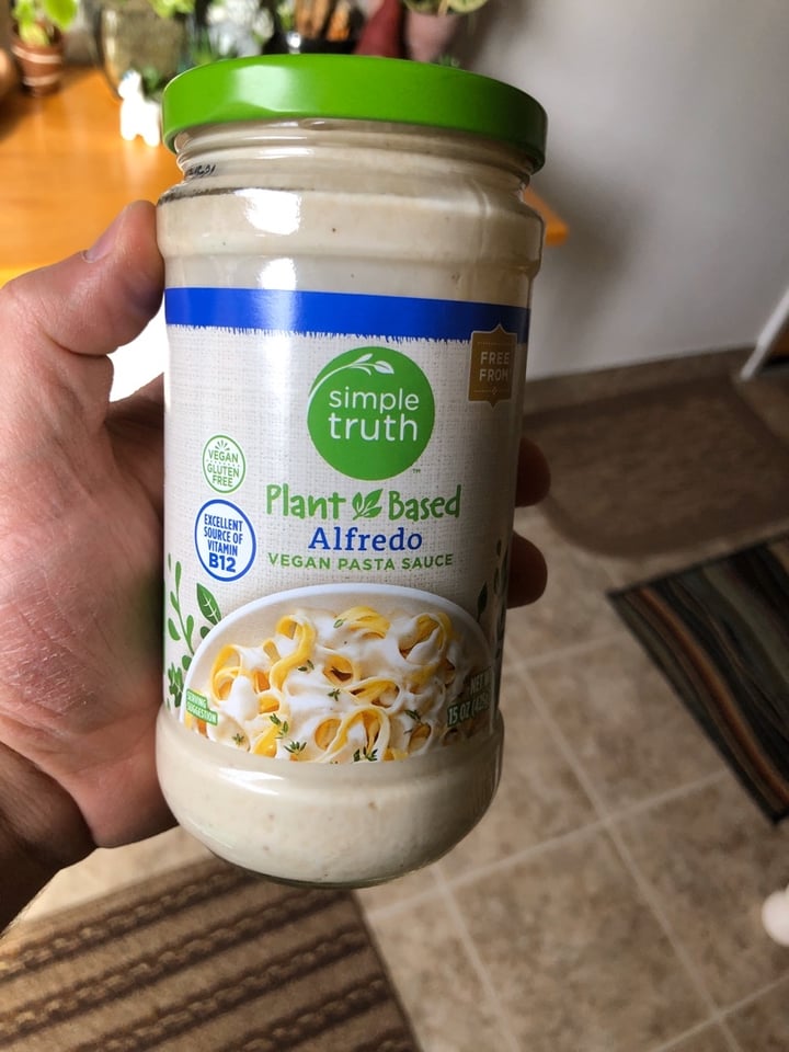 photo of Simple Truth Plant Based Alfredo Vegan Pasta Sauce shared by @steffensenskitchen on  11 Feb 2020 - review