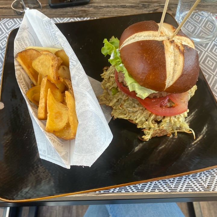 review photo of b+ Street Kitchen Impossible Burgher shared by @valetessen on 11 Jul 2022 - review