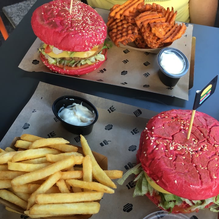 review photo of Space Burger Vienna Californian Star Burger shared by @julinda on 21 Sep 2020 - review