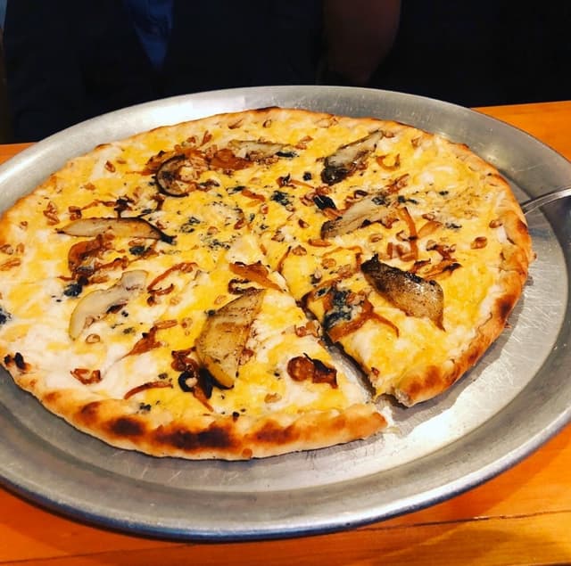 Photo of the dish “Pizza con pera”