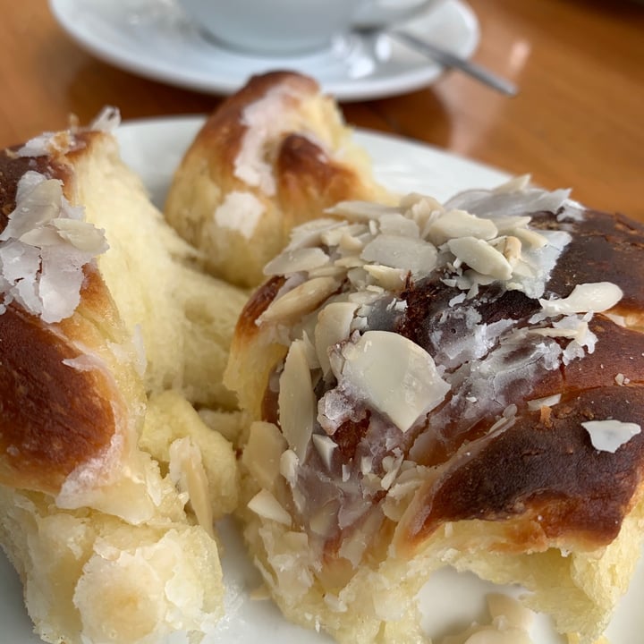 photo of Ohana Cafe Almond Croissant shared by @ripple on  20 Oct 2020 - review