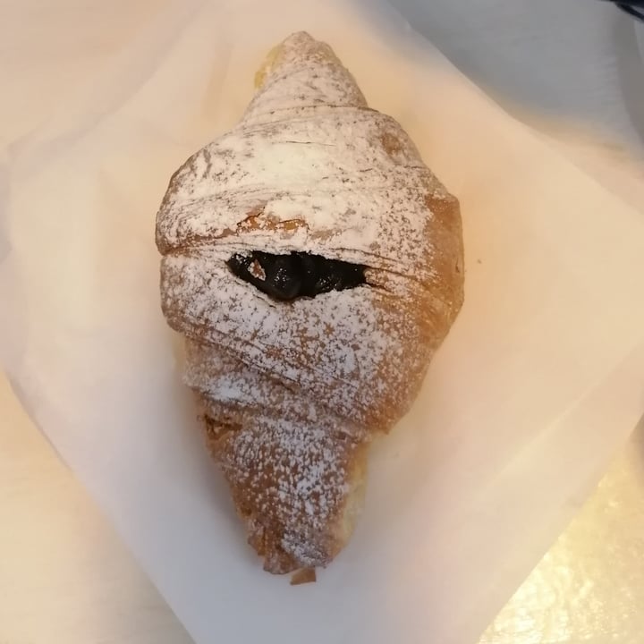 review photo of Bar Dolcezza di Cuscunà Temistocle Cornetto al cioccolato shared by @rosannad93 on 29 Oct 2022 - review