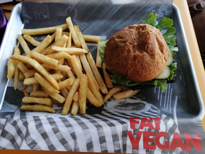 photo of Fat Vegan Hamburguesa Fat shared by @arturitob2 on  04 Mar 2020 - review