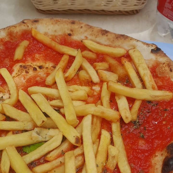 review photo of Pizzeria Dal Presidente Marinara con patatine fritte shared by @simonaballini01 on 20 Jun 2022 - review