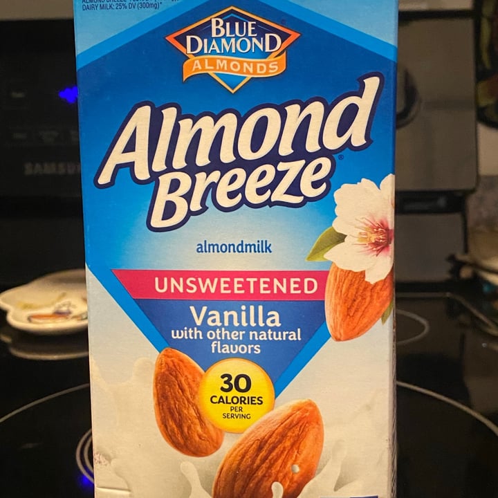 photo of Blue Diamond Almond milk unsweetened vanilla shared by @crittercreekfs on  20 Jul 2021 - review