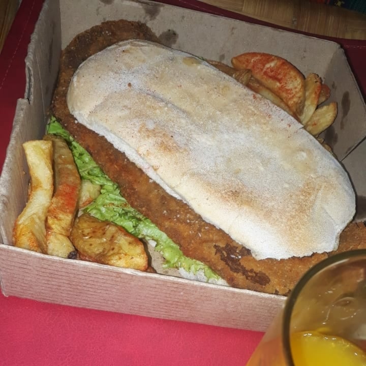 photo of SHIPIBO Bistro Amazonico Sándwich De Milanesa De Seitan Con Papas Fritas shared by @lokivegan on  27 May 2020 - review