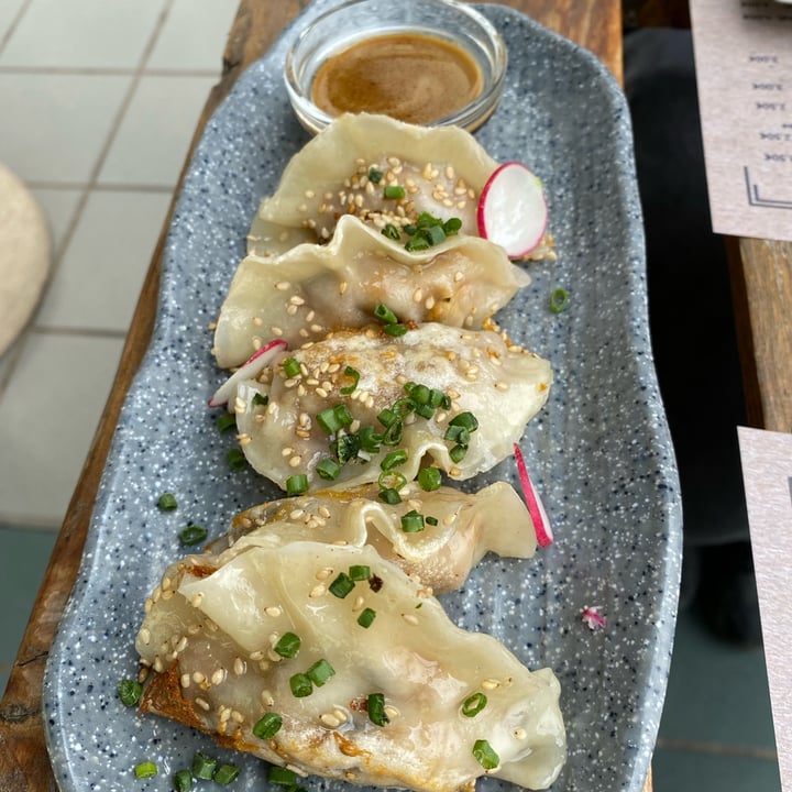 photo of BuenaVida 100% Vegan Gyozas de Jack fruit shared by @ilariaaiello on  19 Mar 2022 - review