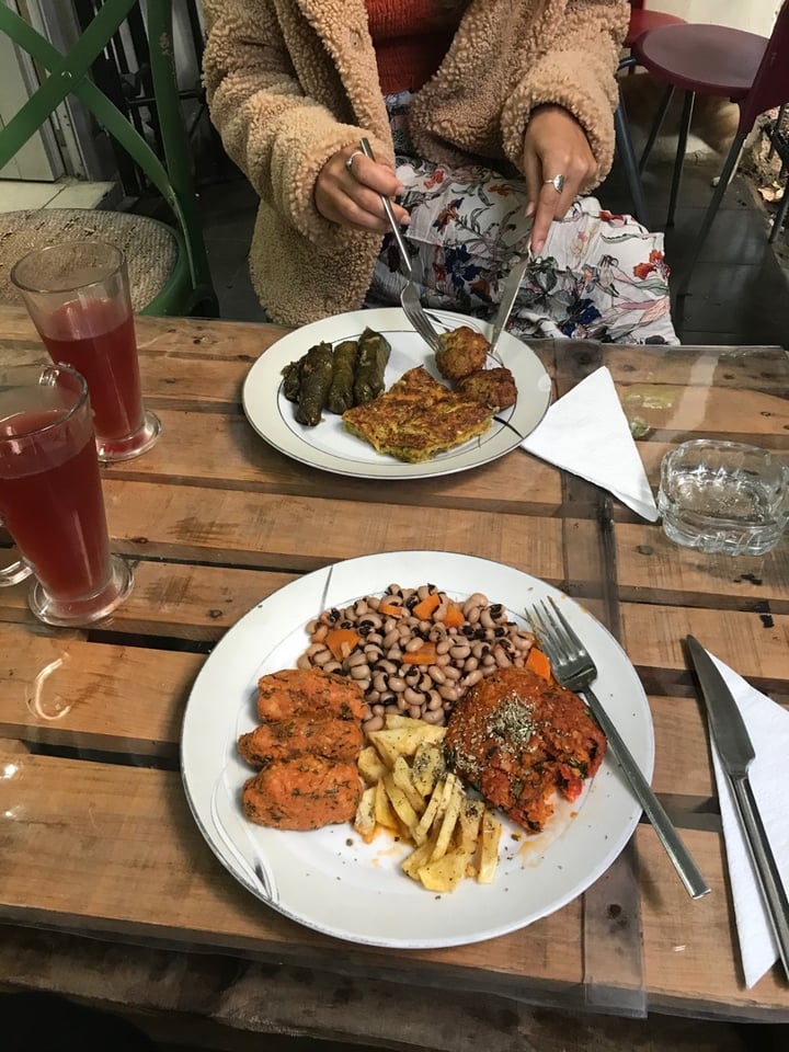 photo of Vegan Istanbul Vegan Mixed Platter shared by @grovemau5 on  21 Nov 2019 - review