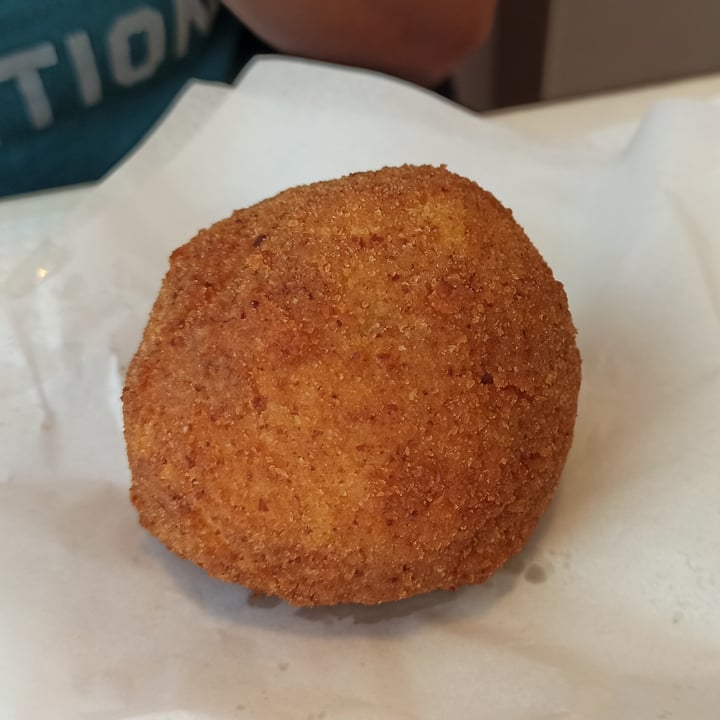 photo of Bar Dolcezza di Cuscunà Temistocle Arancino al pistacchio shared by @nikolaus on  23 Oct 2021 - review