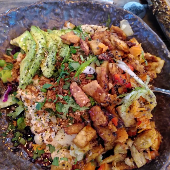 photo of Honest Greens Born Honest poké con Tempeh shared by @walkabout-veg on  06 Jul 2022 - review