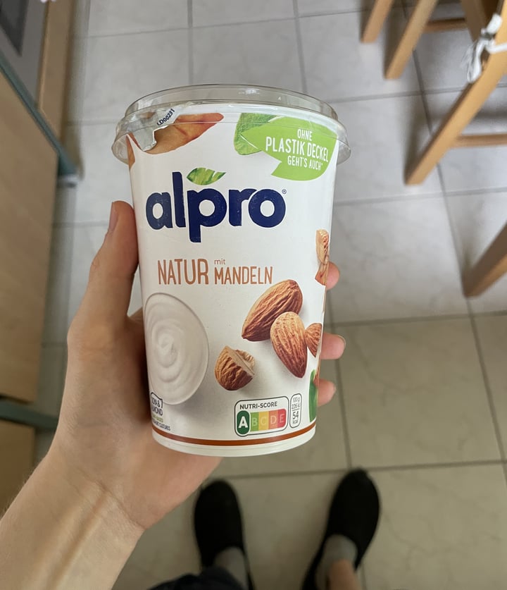 photo of Alpro Mandeljoghurt Natur shared by @tesario on  07 Jun 2021 - review