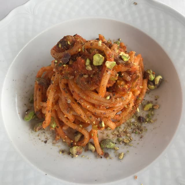 Photo of the dish “tonnarelli con pesto rosso”