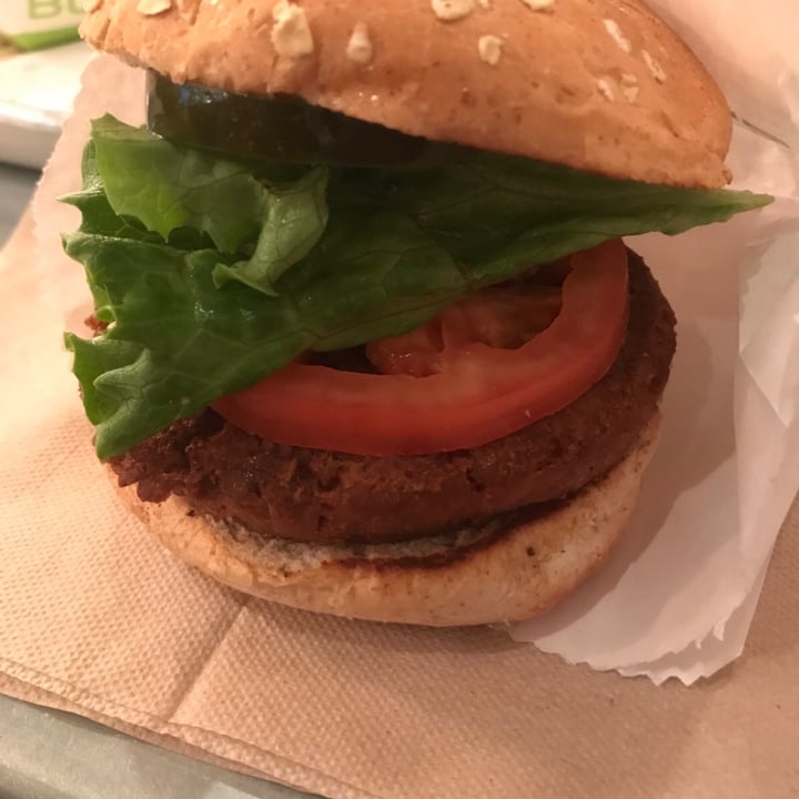 photo of BurgerFi Vegan Beyond Burger shared by @averyelise on  24 Dec 2020 - review
