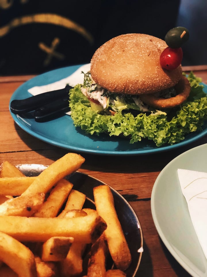 review photo of Melone “Cheese” Burger shared by @helianthus on 09 Apr 2019 - review