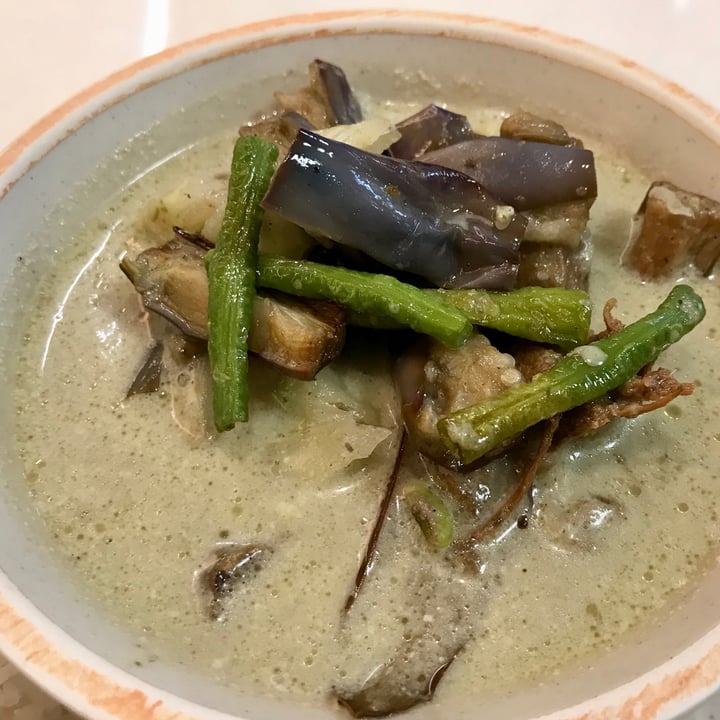 photo of Red Apple Veggie Café Green Curry Rice shared by @ziggyradiobear on  21 Aug 2022 - review