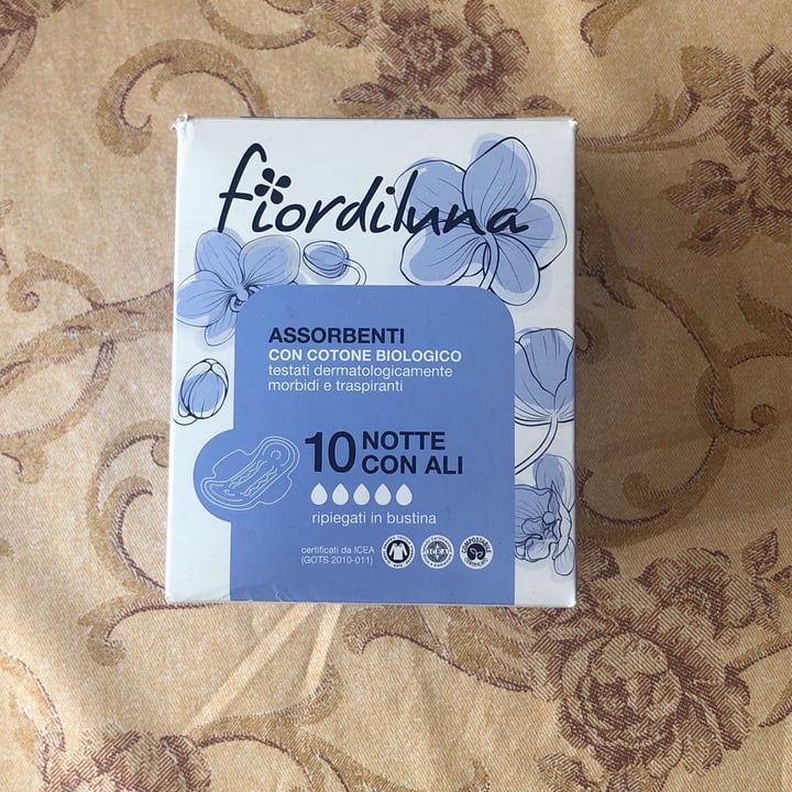 review photo of Fiordiluna Assorbenti Notte Con Ali shared by @martina1109 on 19 Apr 2022 - review