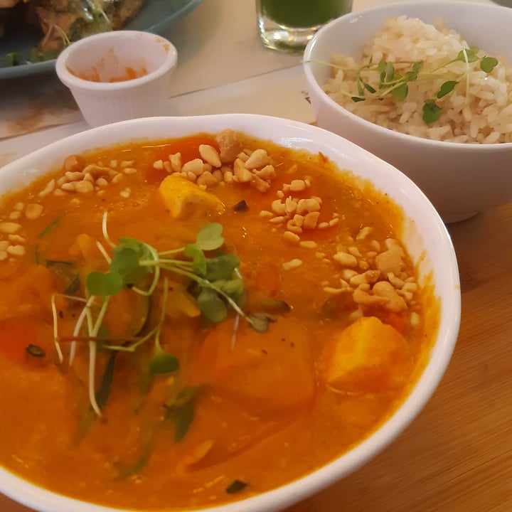 photo of Pura Vida veggie and vegan Coconut curry shared by @adrivegama on  12 Apr 2022 - review