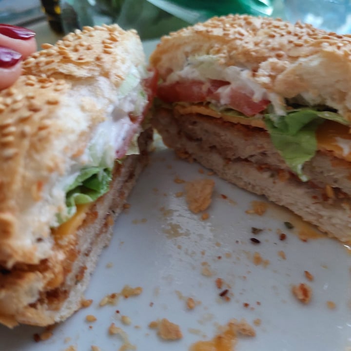 photo of Fry's Family Food Chicken-Style Burgers shared by @mariavinhando on  02 Jun 2022 - review