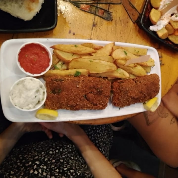 photo of VeganCatBar Tofish and chips shared by @katerinapap on  03 Aug 2022 - review