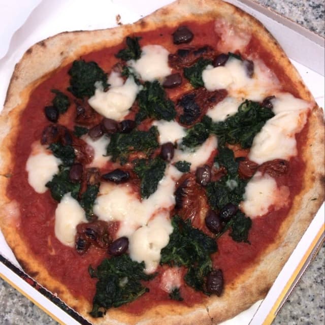 菜肴“Vegan Pizza With Vegetables”的照片