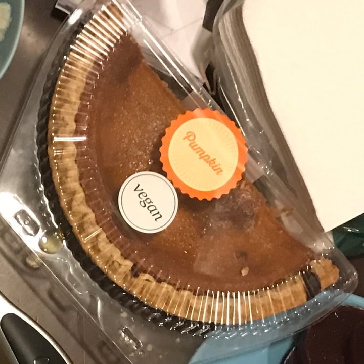photo of Whole Foods Market Vegan Pumpkin Pie shared by @serenaraquel on  24 Aug 2021 - review