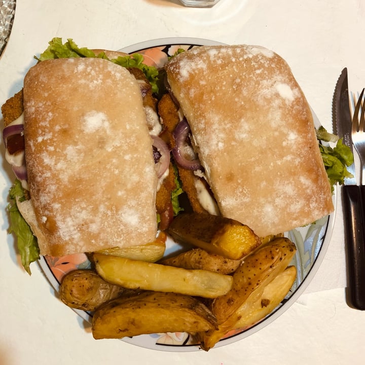 photo of Casa Mhia Sándwich extra Mila shared by @vegandann on  02 Dec 2021 - review