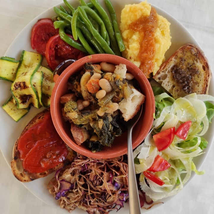 photo of Una Terrazza in Toscana (Temporarily closed) Vegan platter / Piatto vegano shared by @tuscanvegan on  09 Oct 2021 - review
