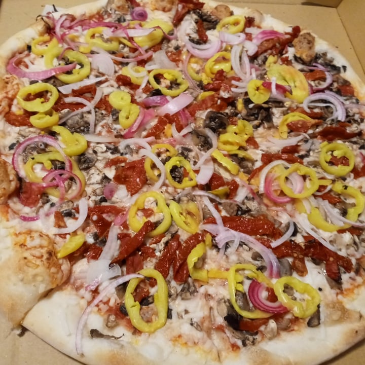 photo of Village Idiot Pizza Vegan Pizza shared by @innerplanehoops on  01 Oct 2021 - review