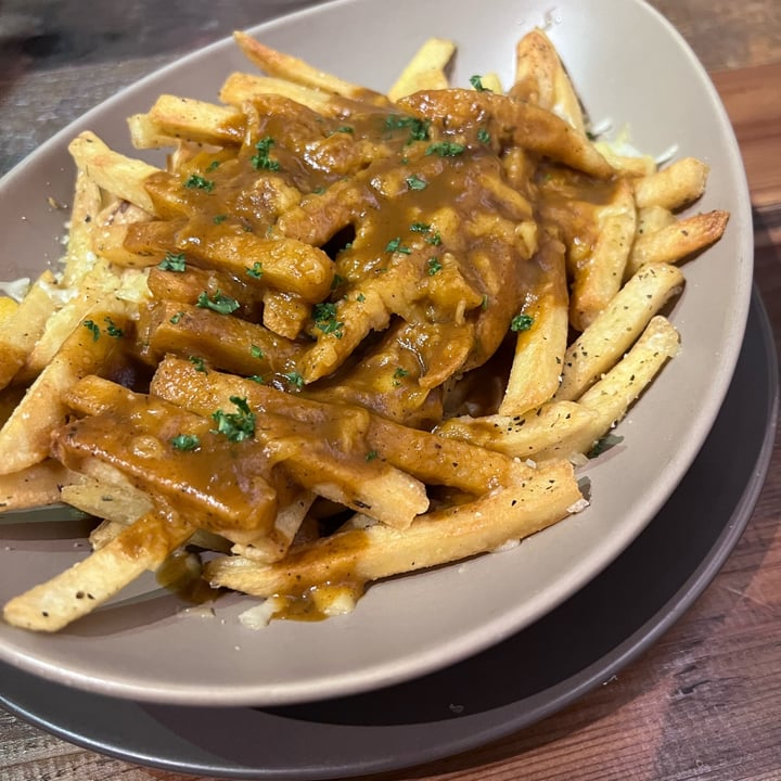 photo of POP Vegan Poutine shared by @chameleonvegan on  11 Nov 2021 - review