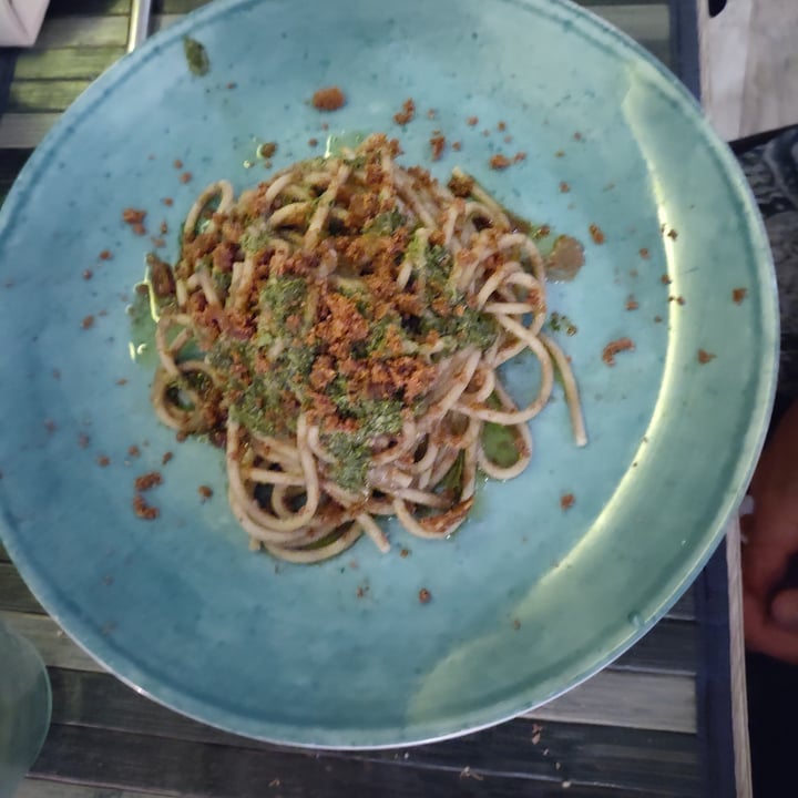 photo of Munz Munz biOstrot Spaghetti al nero di melanzana con salsa al prezzemolo e crumble di pane all'aglio shared by @nurvola2003 on  21 Aug 2022 - review