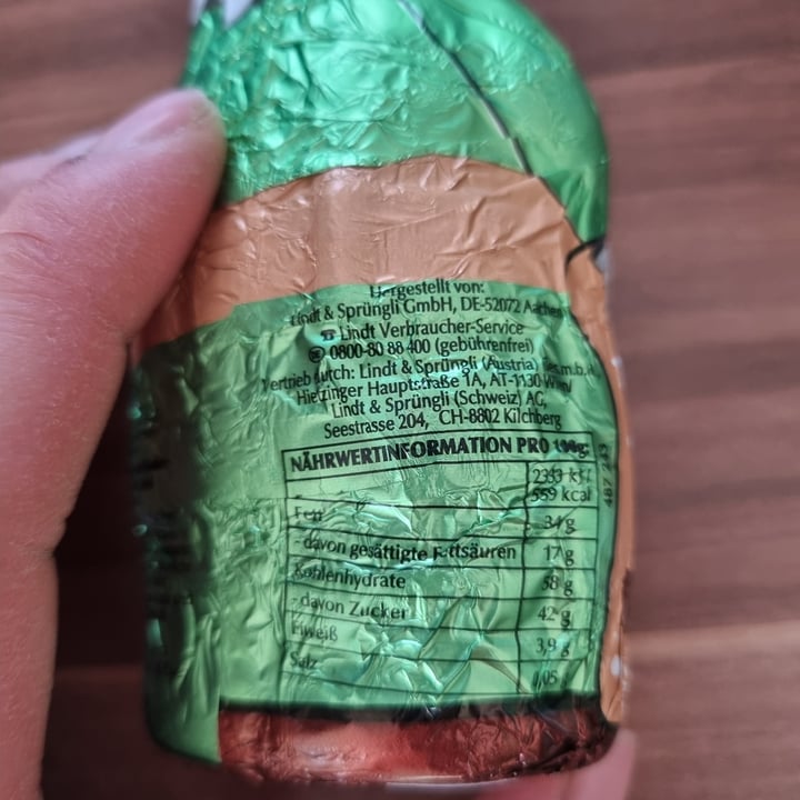 review photo of Lindt Hello Santa Claus Chocolate shared by @veganislav on 15 Dec 2021 - review
