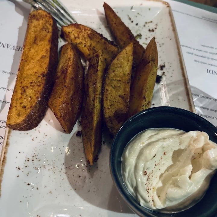 photo of Romeow Cat Bistrot Patatas bravas pepe rosa e lime shared by @loveg on  23 Jul 2021 - review