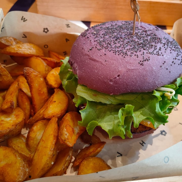 photo of Flower Burger Flower burger shared by @julieve on  23 Apr 2022 - review