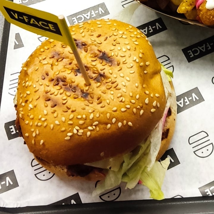 photo of V-Face The Smoke Show Vegan burger shared by @vegfraio on  03 Dec 2021 - review